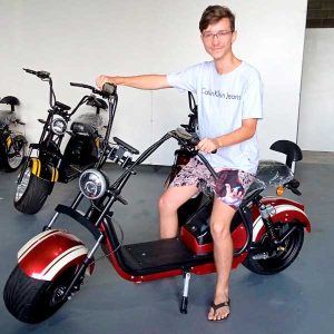 Scooter Elétrica Matriculável COCIS Rodas Largas Preta - Bernardinos